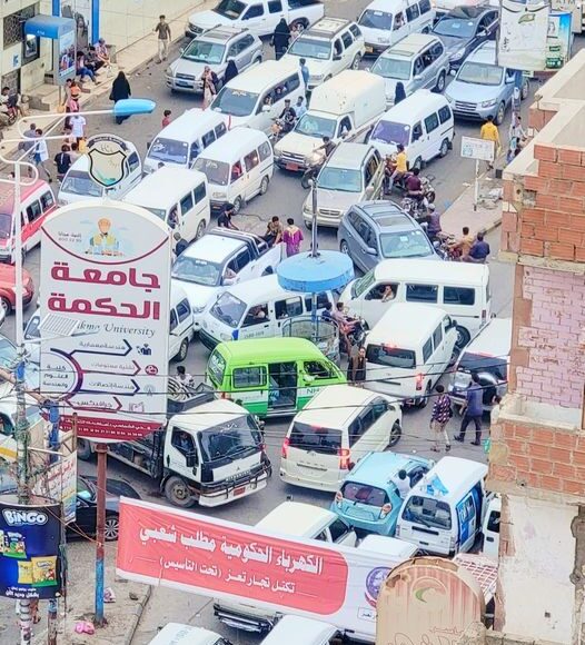 ازدحام مروي في جولة المسبح بتعز