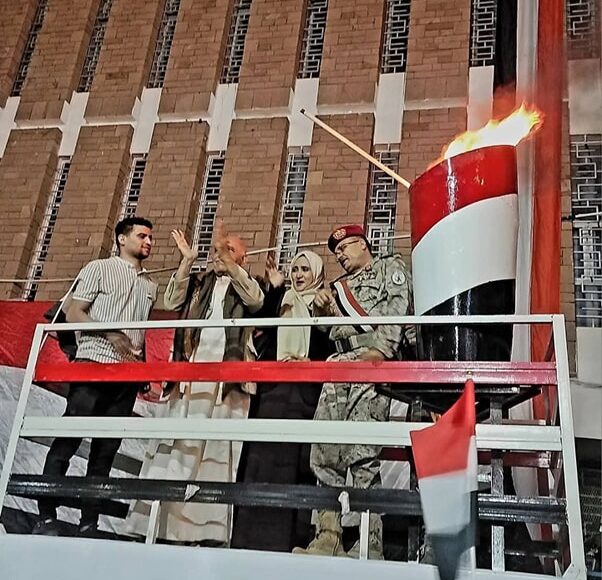 افتهان المشهري، والدها يوقد الشعلة