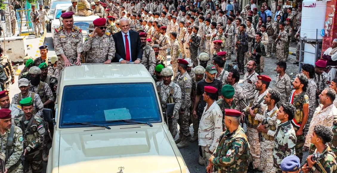 استعراض عسكري تعز